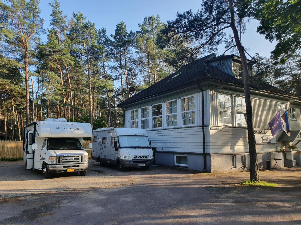 Freedom65 Hostel And Caravan Tallinn Exterior photo
